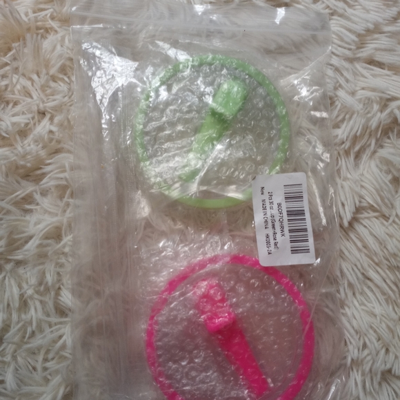 Green And Pink 30oz Tumbler Lids with Flip Straws - Picture 2 of 2